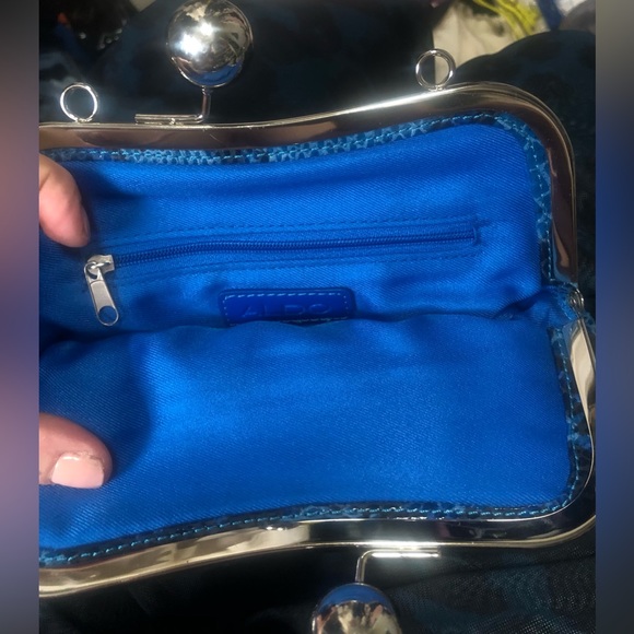 Also blue snake clutch - Picture 2 of 3